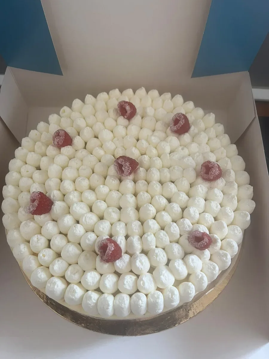 Gâteau chantilly et framboises